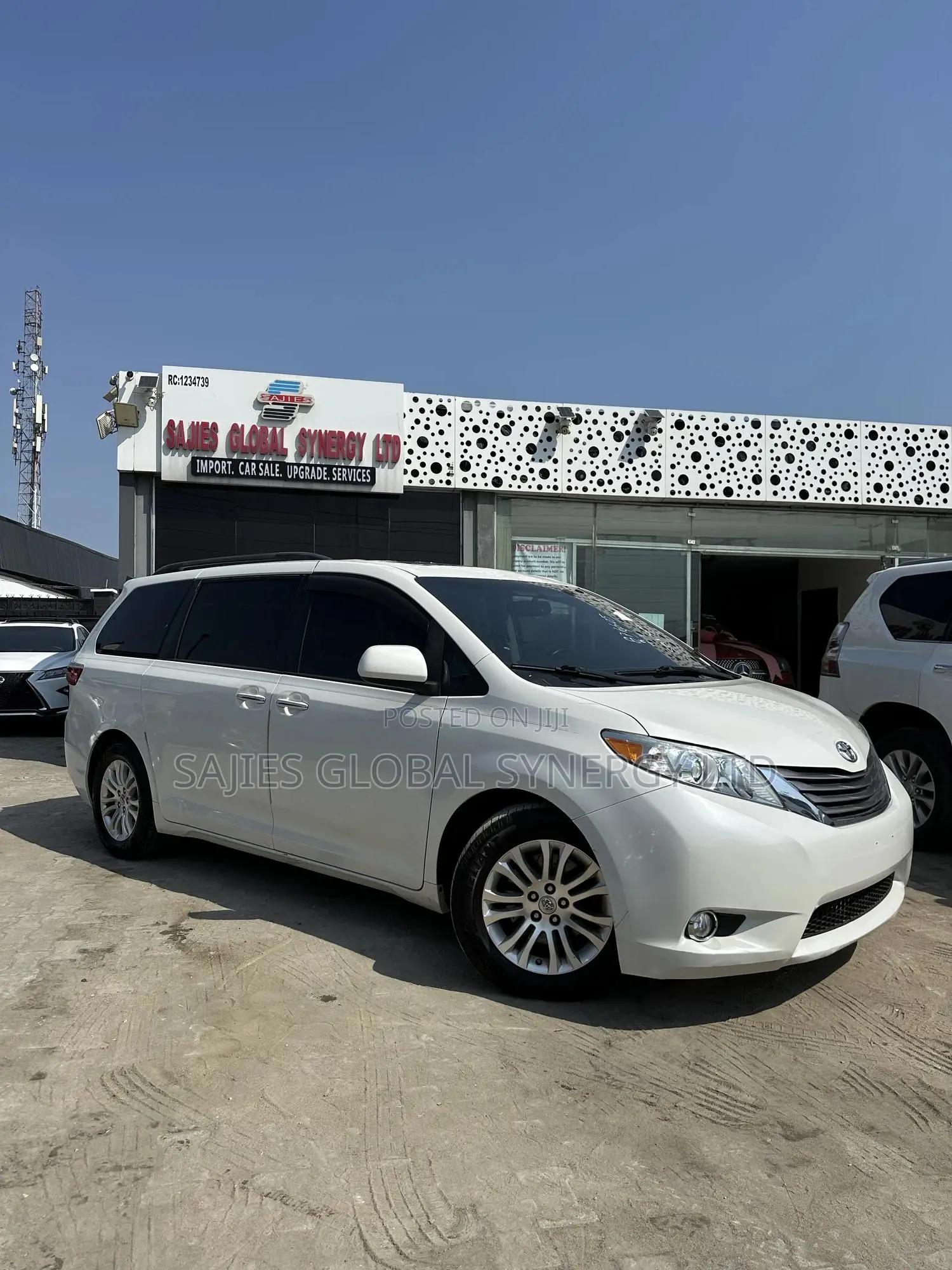 Toyota Sienna XLE 7 Passenger (3.5L 6cyl 8A) 2017 White