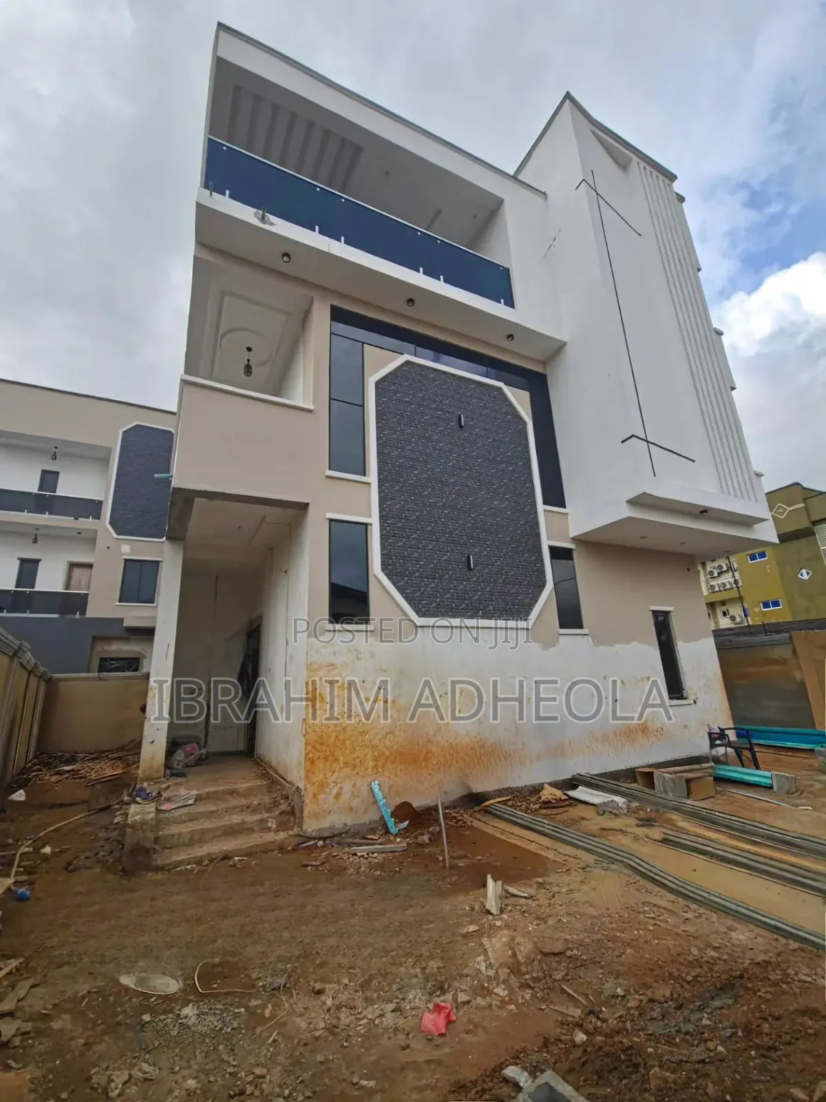 4bdrm Duplex in Anthony for sale