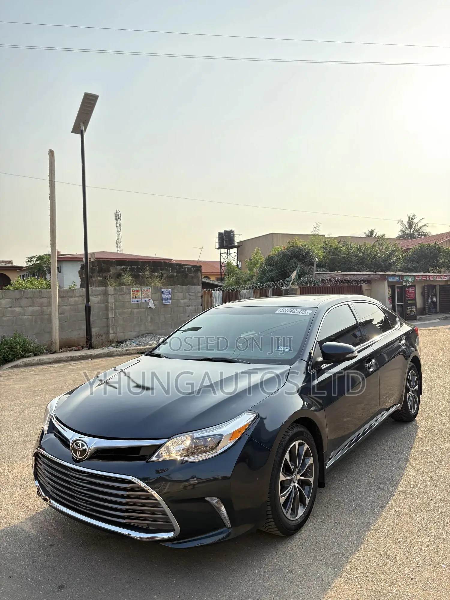 Toyota Avalon XLE Premium FWD Sedan (3.6L 6cyl 6A) 2016 Blue