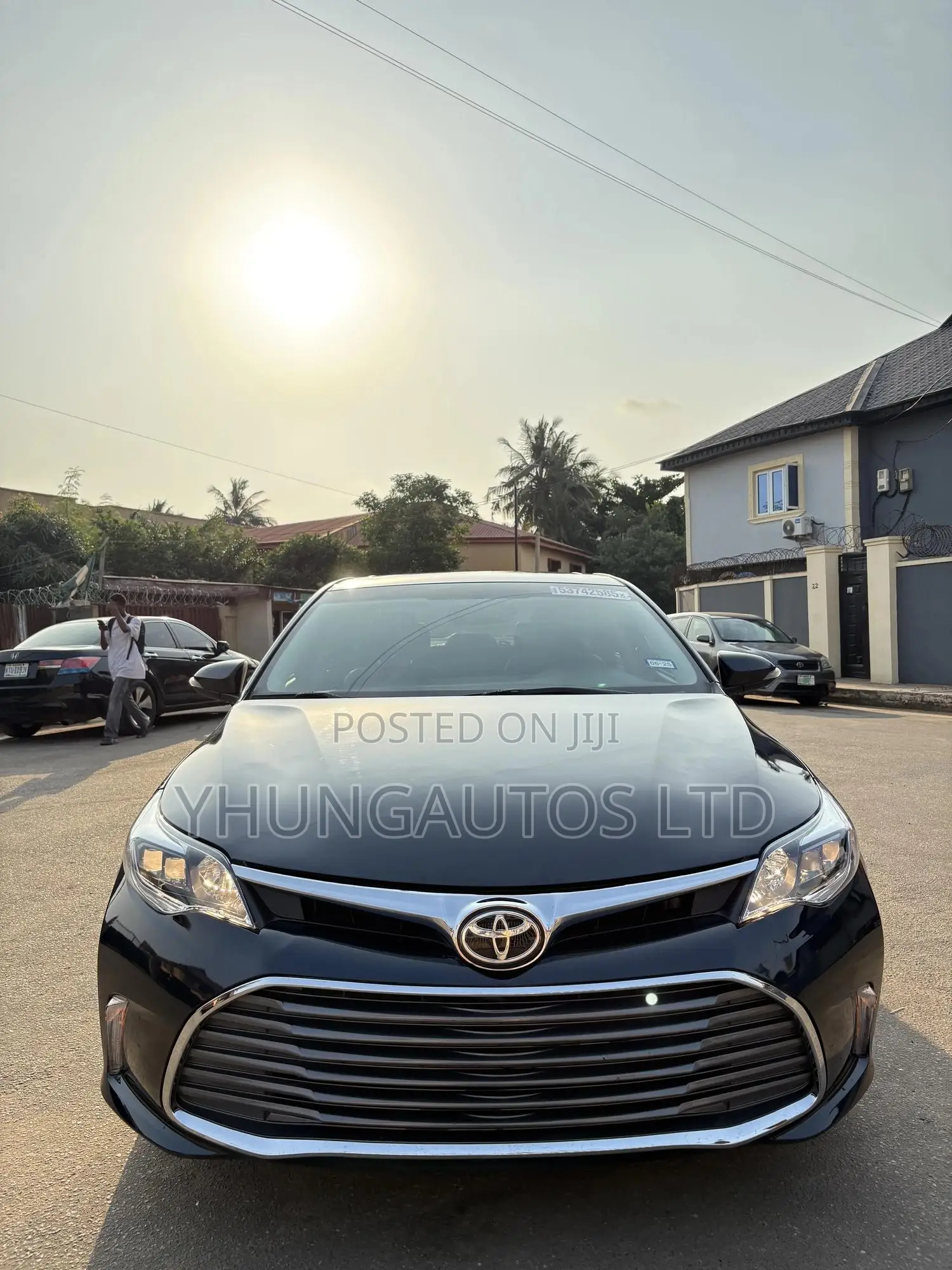 Toyota Avalon XLE Premium FWD Sedan (3.6L 6cyl 6A) 2016 Blue