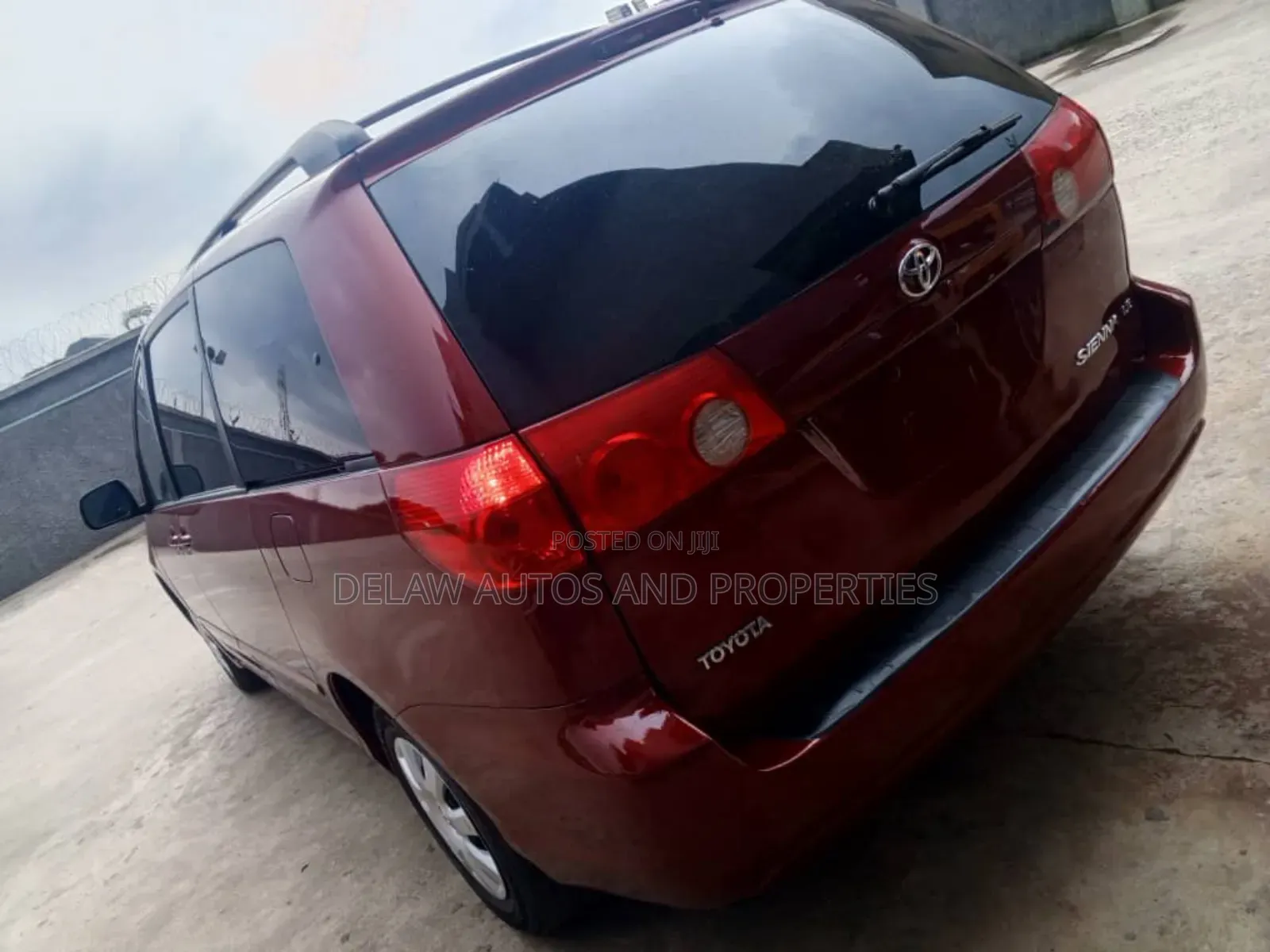 Toyota Sienna 2009 Red