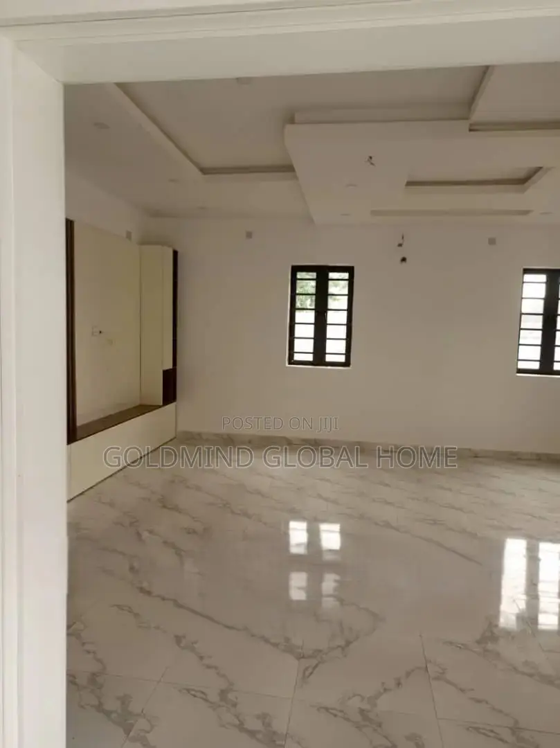 5bdrm Duplex in Efab Queens Estate., Life Camp for sale