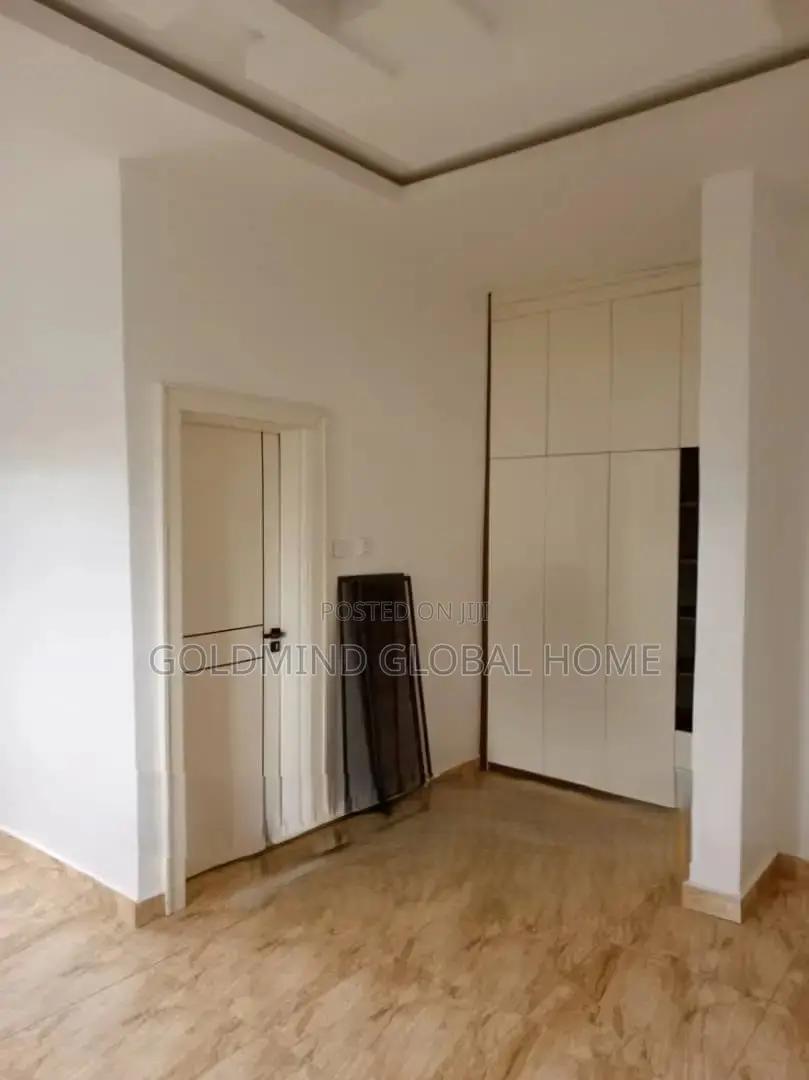 5bdrm Duplex in Efab Queens Estate., Life Camp for sale