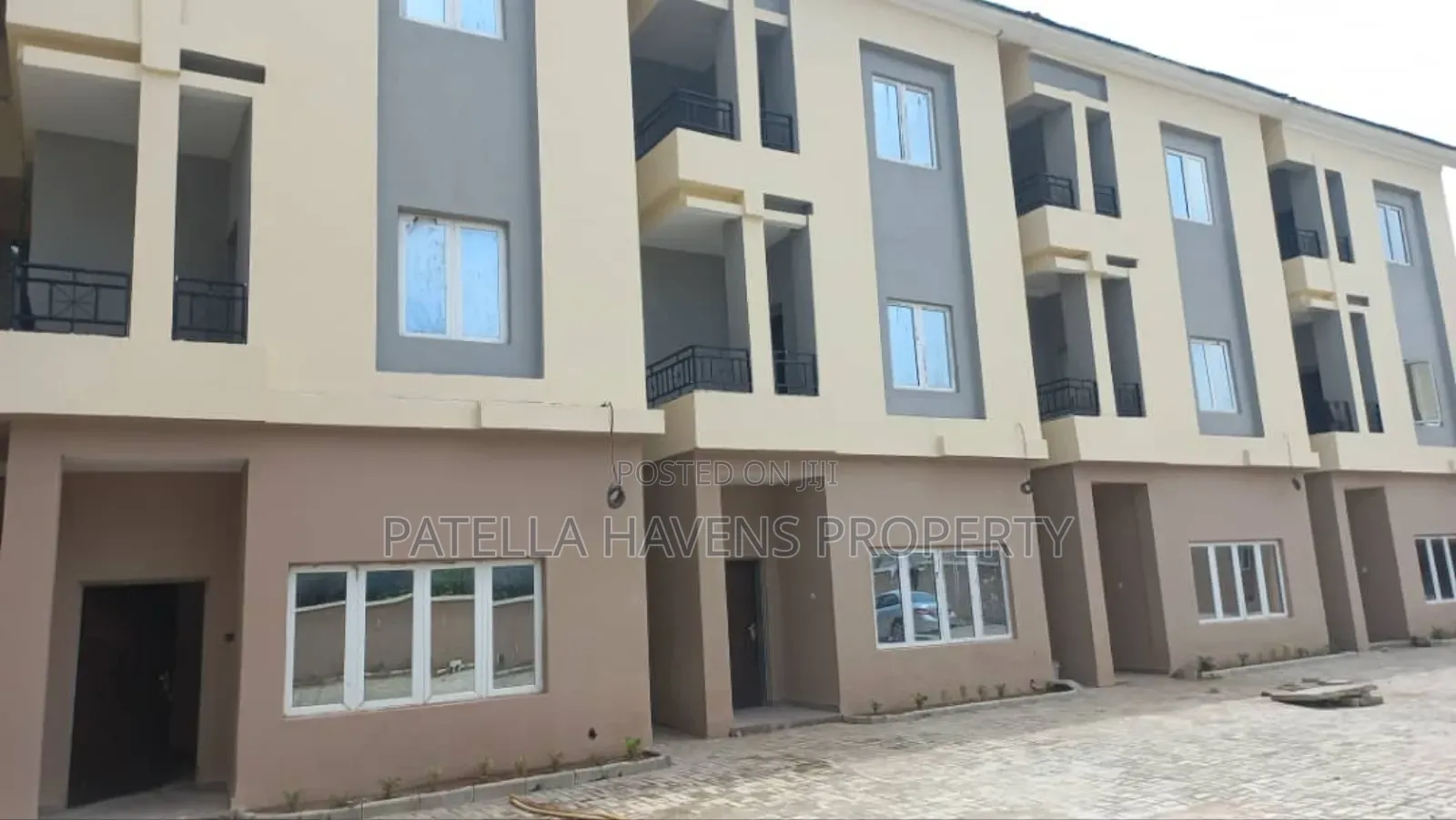 4bdrm Duplex in Guzape District for sale