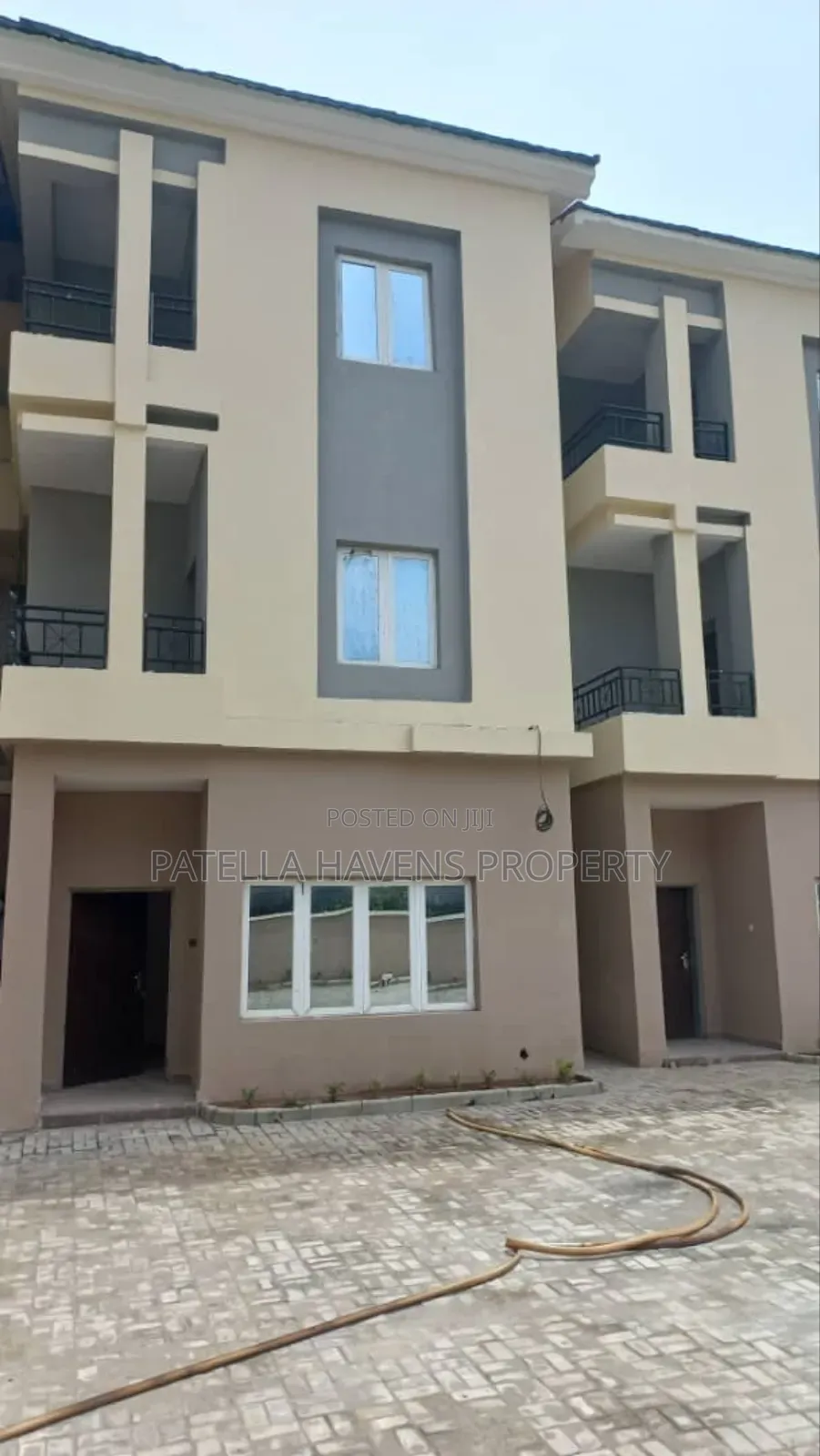 4bdrm Duplex in Guzape District for sale