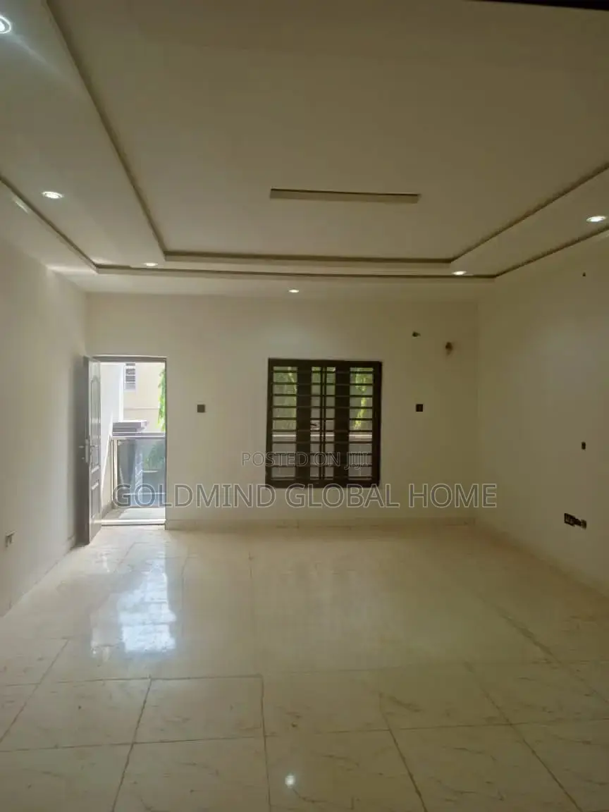 6bdrm Duplex in Gwarinpa Extension, Life Camp for sale