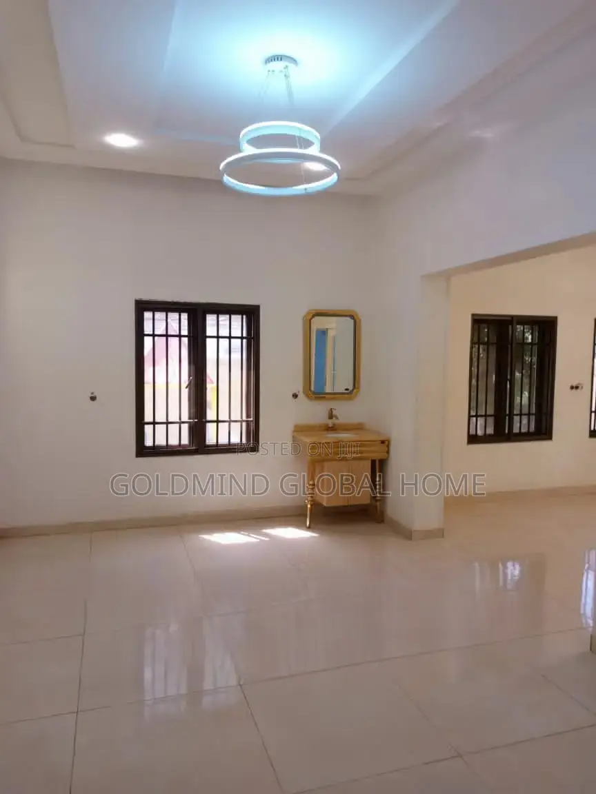 6bdrm Duplex in Gwarinpa Extension, Life Camp for sale