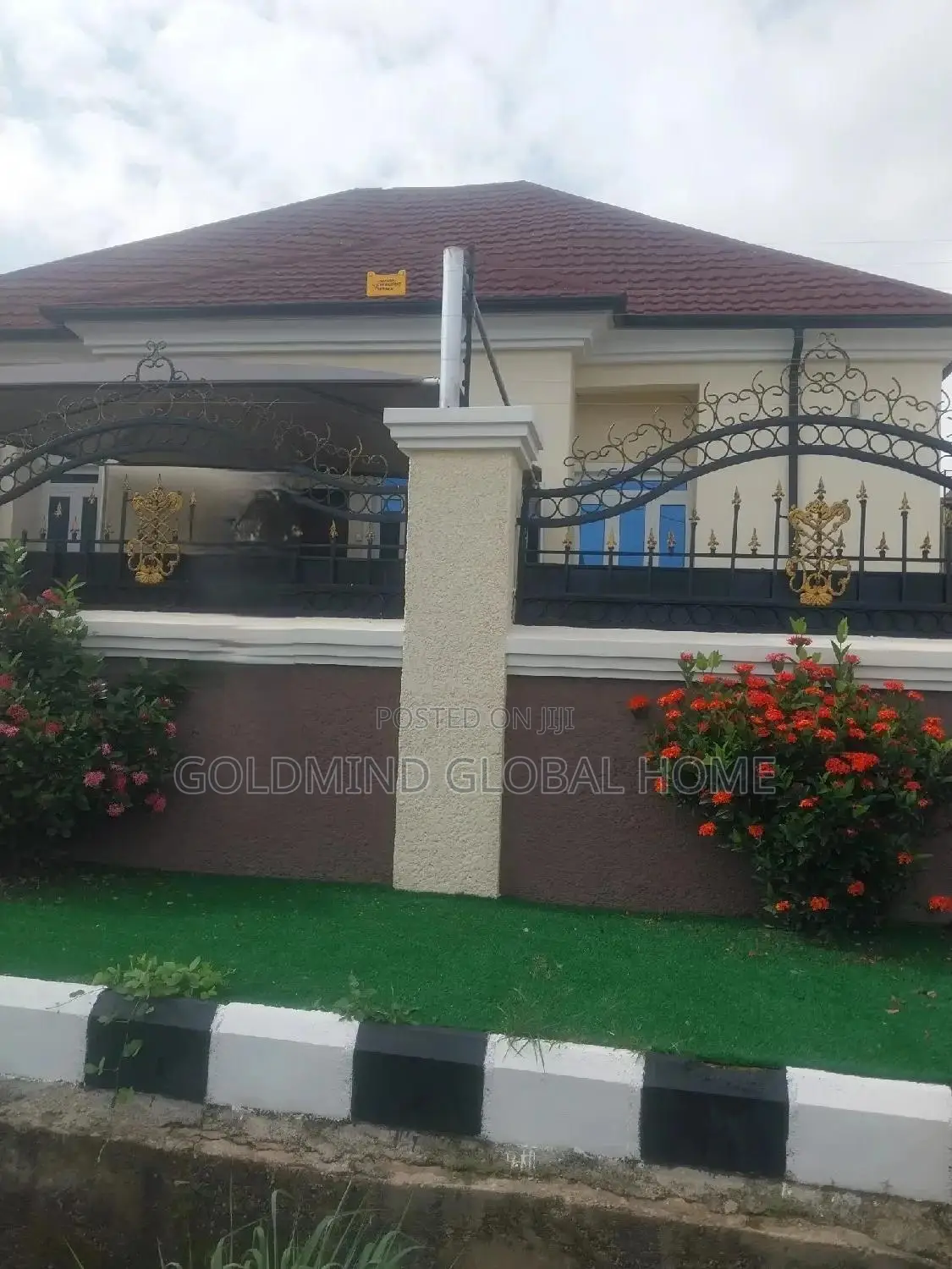 3bdrm Bungalow in Gwarinpa Extension, Life Camp for sale
