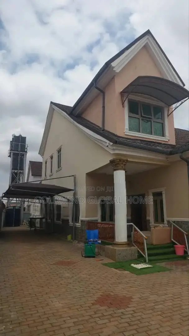 4bdrm Duplex in FHA for sale