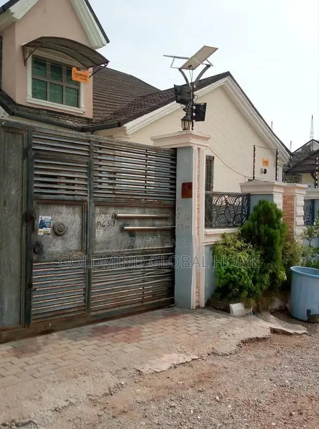 4bdrm Duplex in FHA for sale