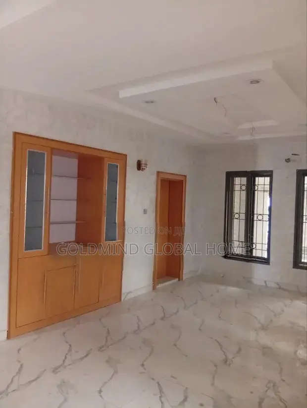 6bdrm Duplex in River Park Estate, FHA for sale