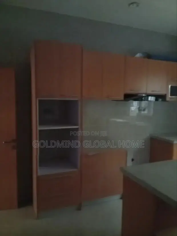 6bdrm Duplex in River Park Estate, FHA for sale