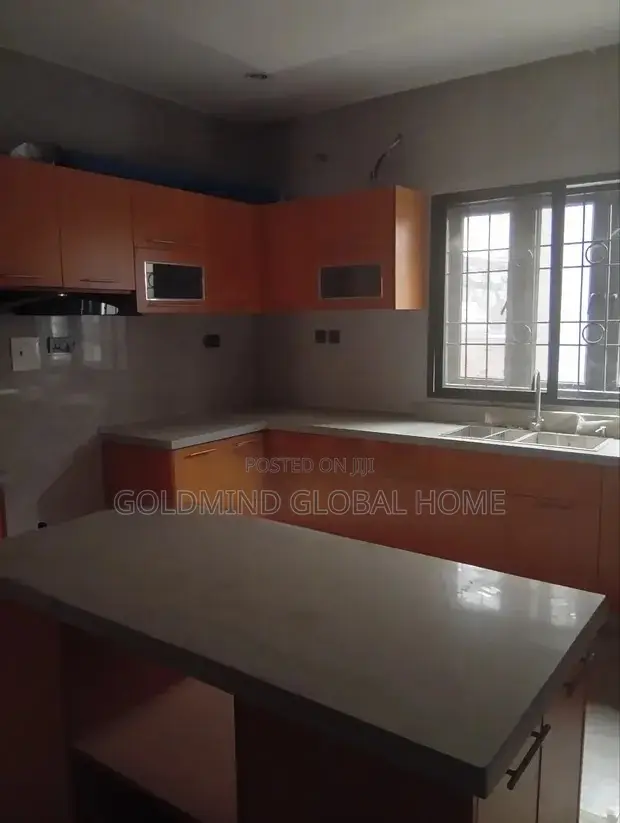 6bdrm Duplex in River Park Estate, FHA for sale