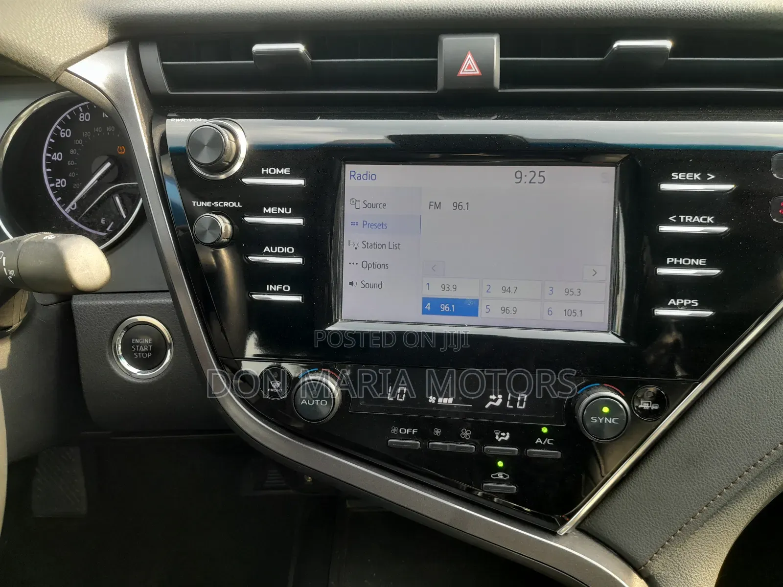 Toyota Camry XLE FWD (2.5L 4cyl 8AM) 2018 Silver