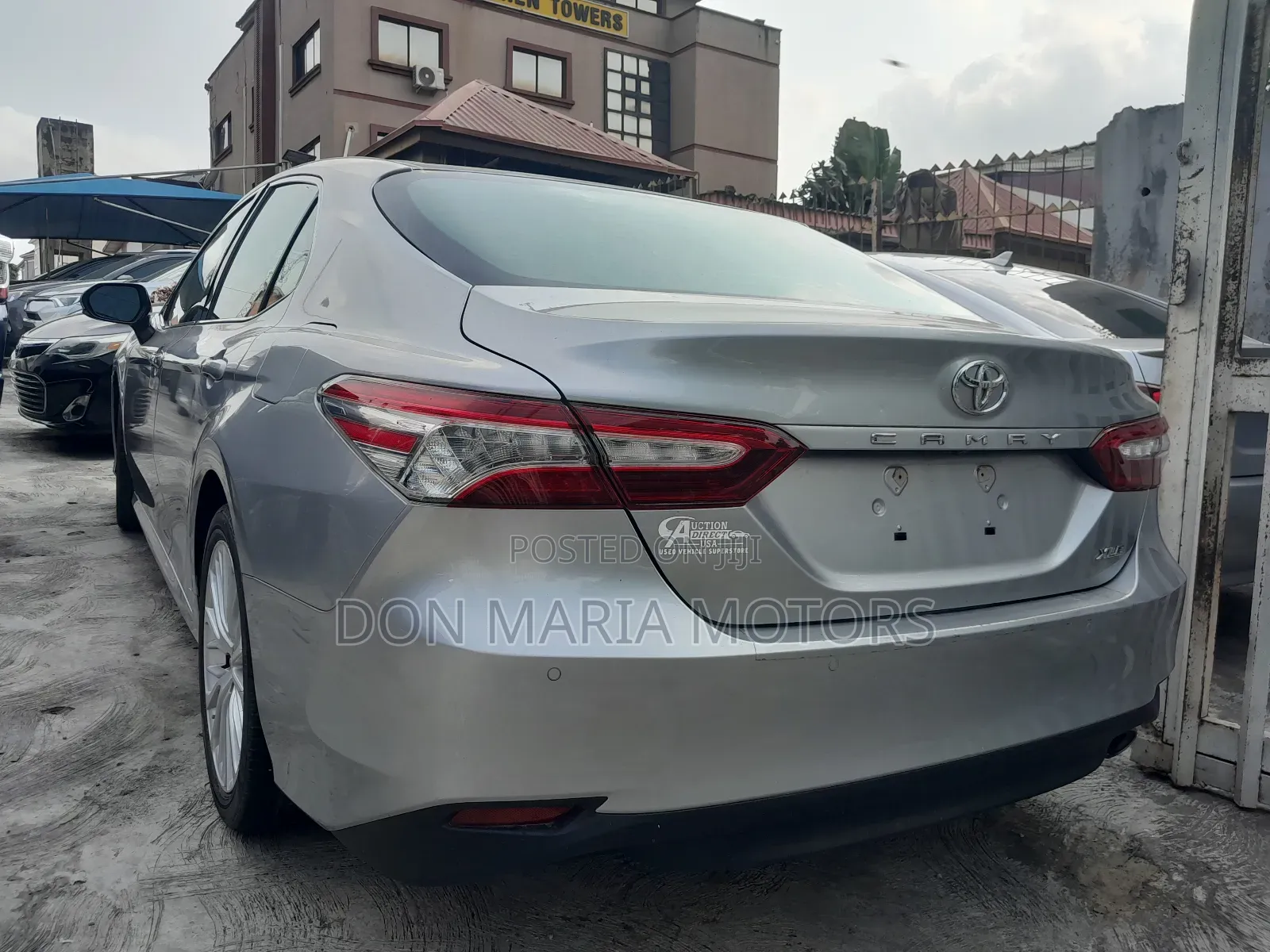 Toyota Camry XLE FWD (2.5L 4cyl 8AM) 2018 Silver
