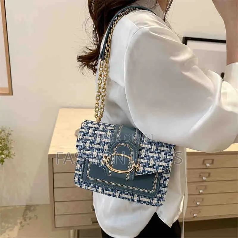 Metal Chain Lock Shoulder Bag