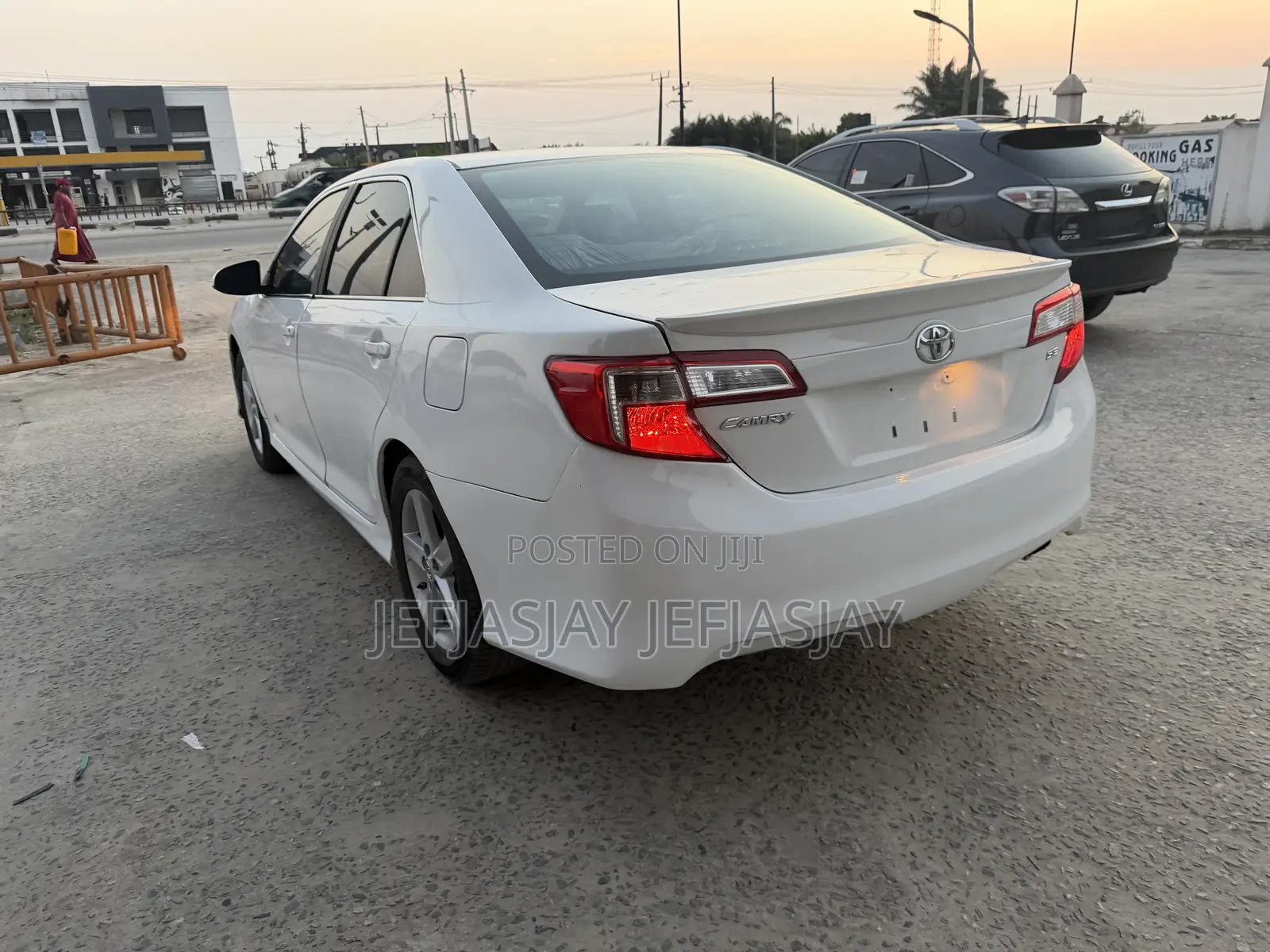 Toyota Camry SE 4dr Sedan (2.5L 4cyl 6A) 2013 White