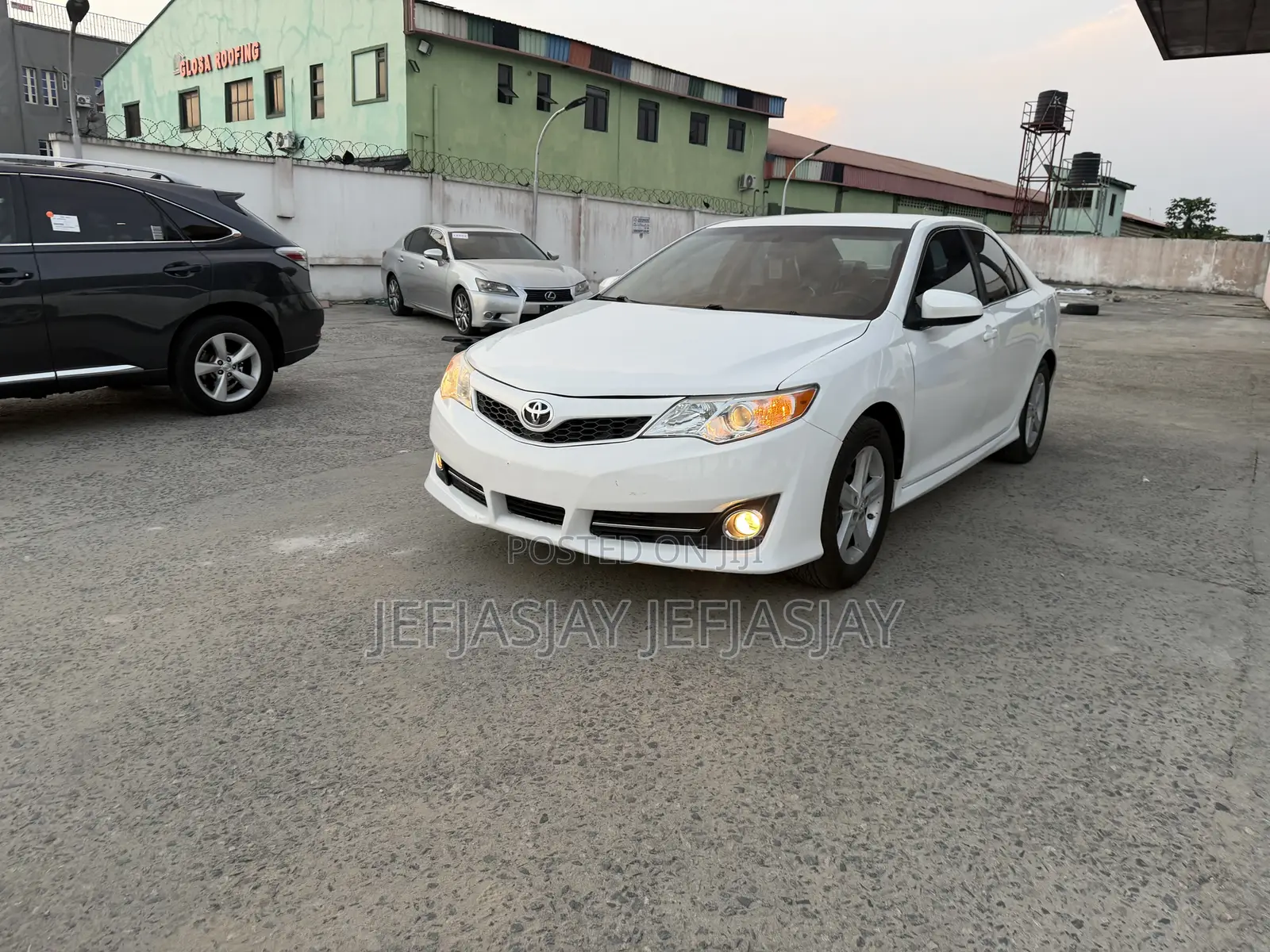 Toyota Camry SE 4dr Sedan (2.5L 4cyl 6A) 2013 White