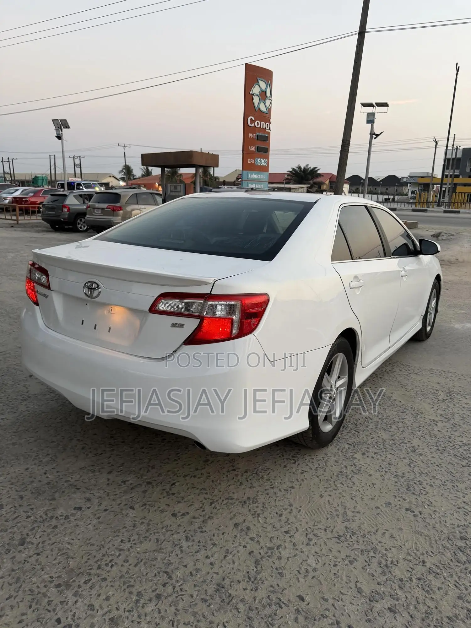 Toyota Camry SE 4dr Sedan (2.5L 4cyl 6A) 2013 White