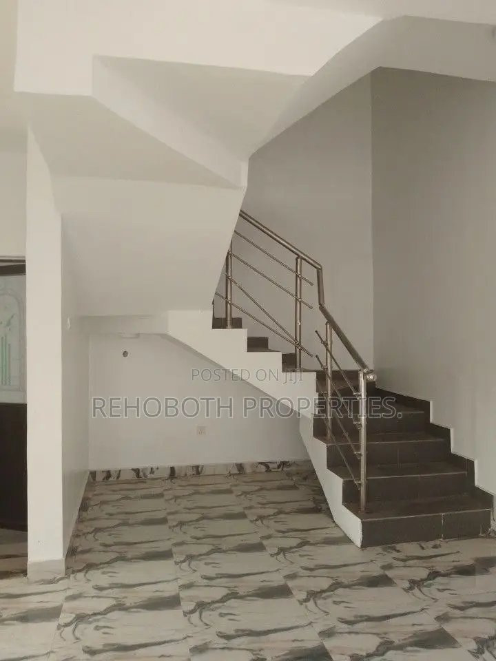 2bdrm Duplex in Airforce Base, Akobo for rent