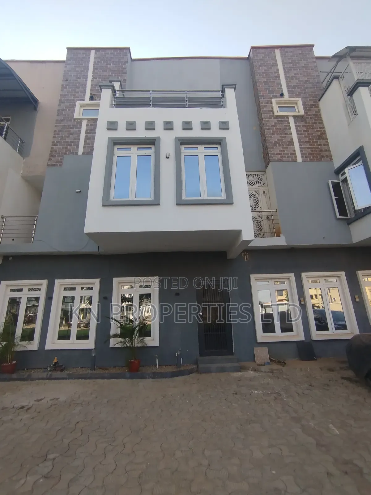 5bdrm Duplex in Wuye Dakibiu for rent