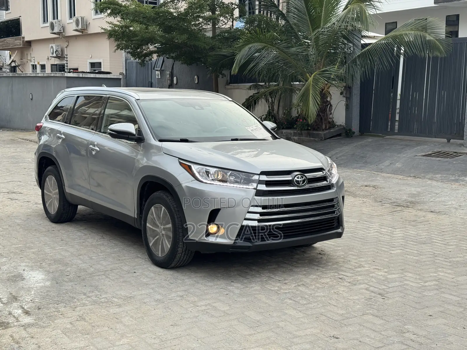 Toyota Highlander XLE 2019 Silver