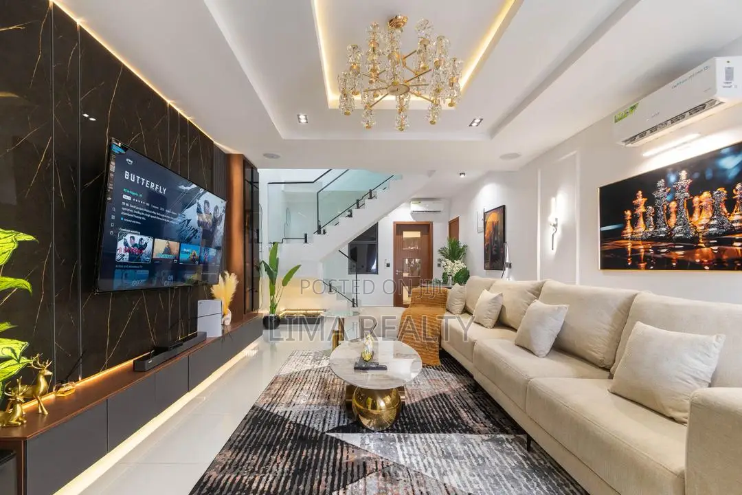 Hossy: 2 Bedroom Smart Apartment