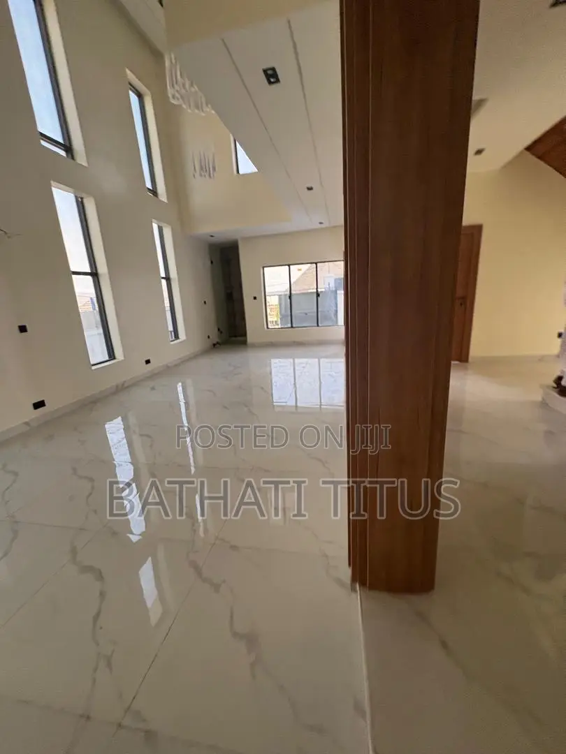 4bdrm Duplex in Bunkoro for sale