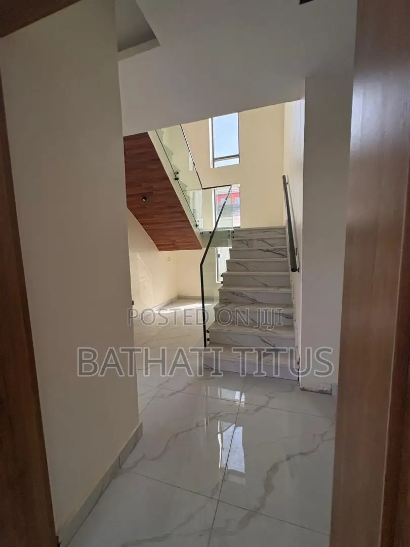 4bdrm Duplex in Bunkoro for sale