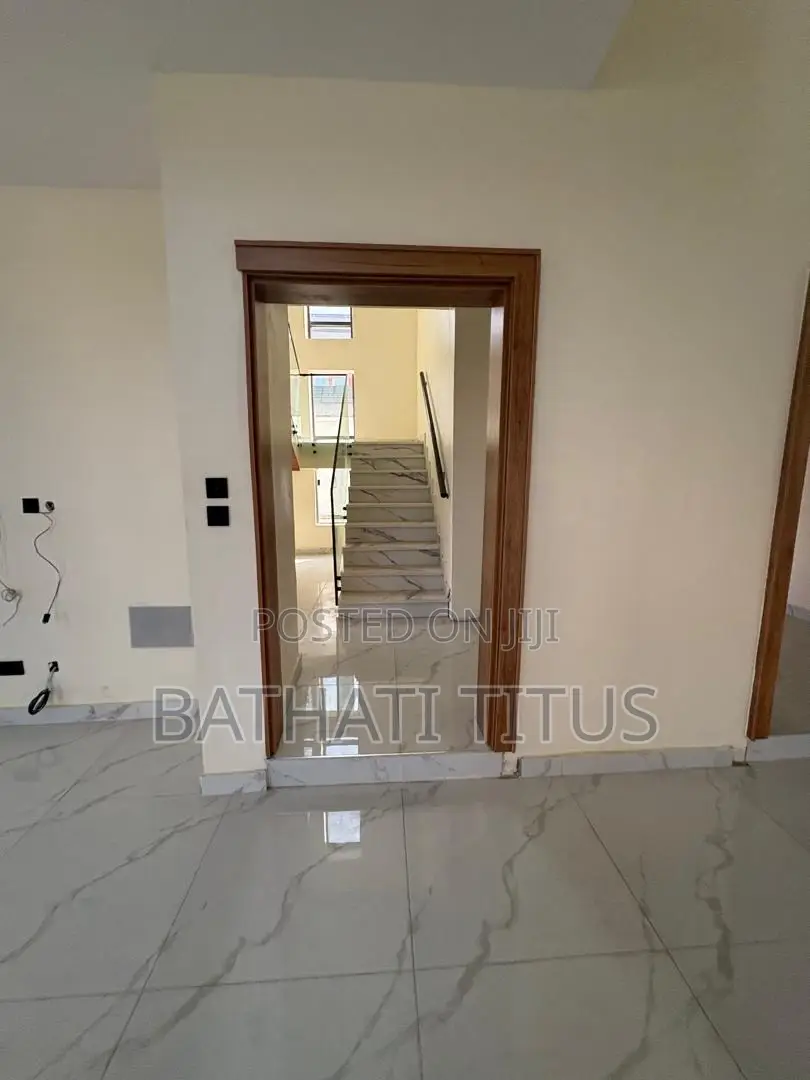 4bdrm Duplex in Bunkoro for sale