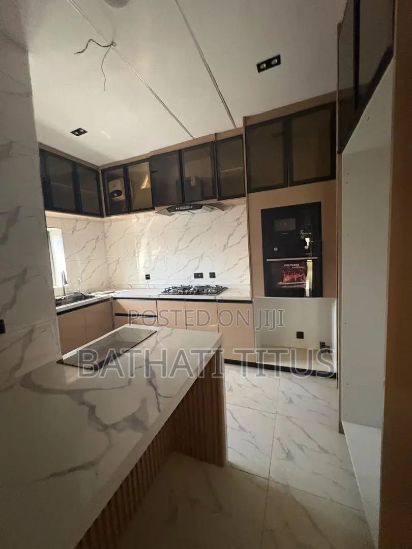 4bdrm Duplex in Bunkoro for sale
