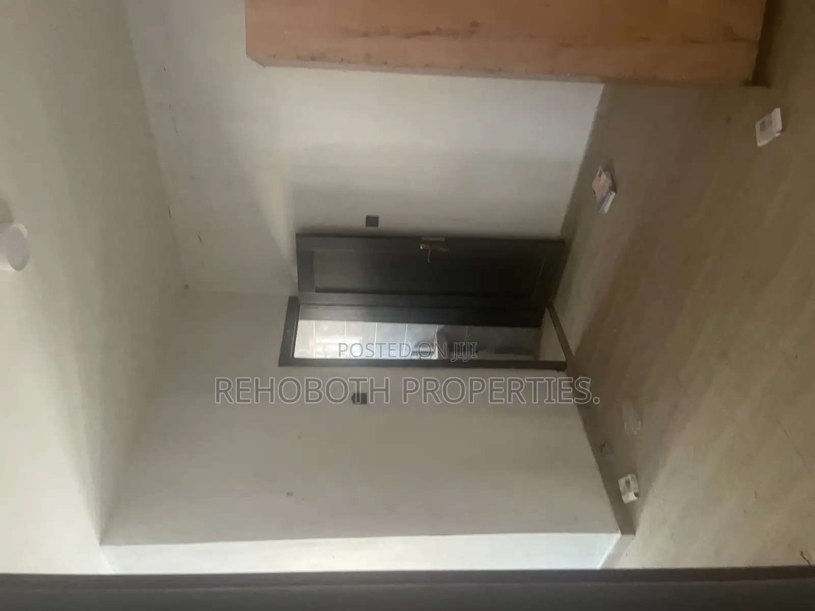 4bdrm Duplex in Jericho for rent