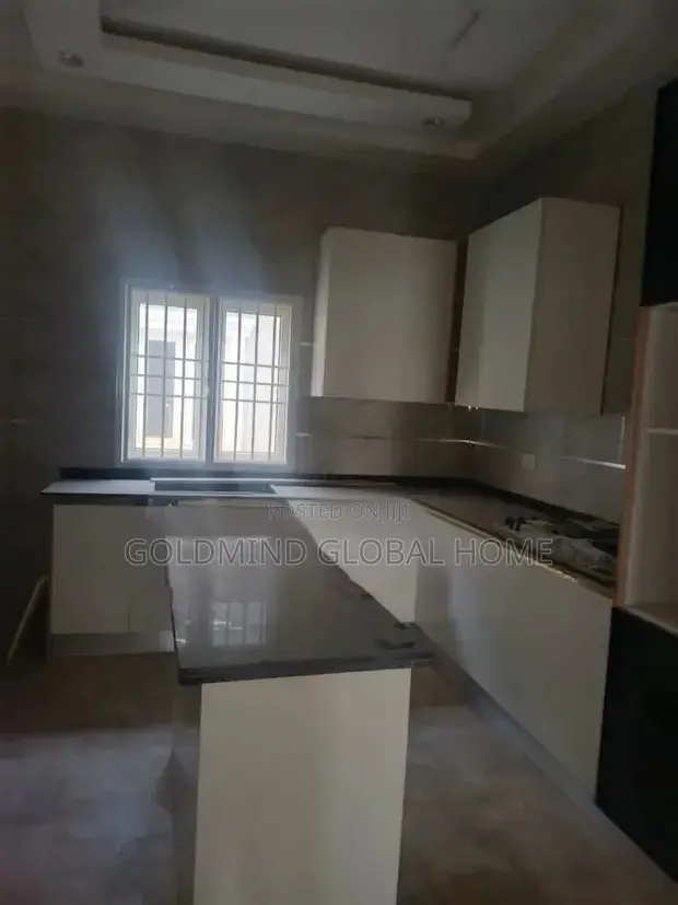 5bdrm Duplex in Lugbe, FHA for sale