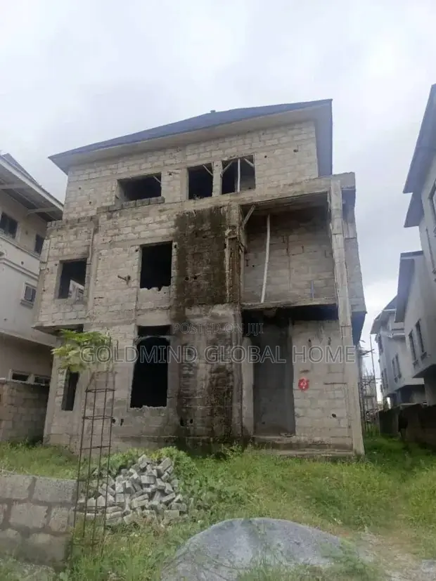 5bdrm Duplex in Lugbe, FHA for sale