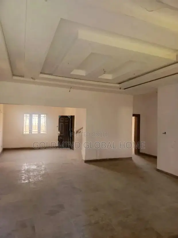 5bdrm Penthouse in Lugbe, FHA for sale