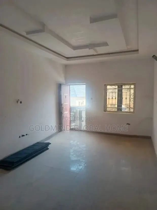 5bdrm Penthouse in Lugbe, FHA for sale
