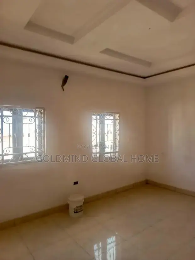 5bdrm Penthouse in Lugbe, FHA for sale