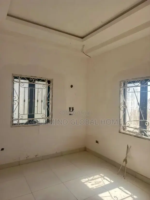 5bdrm Penthouse in Lugbe, FHA for sale