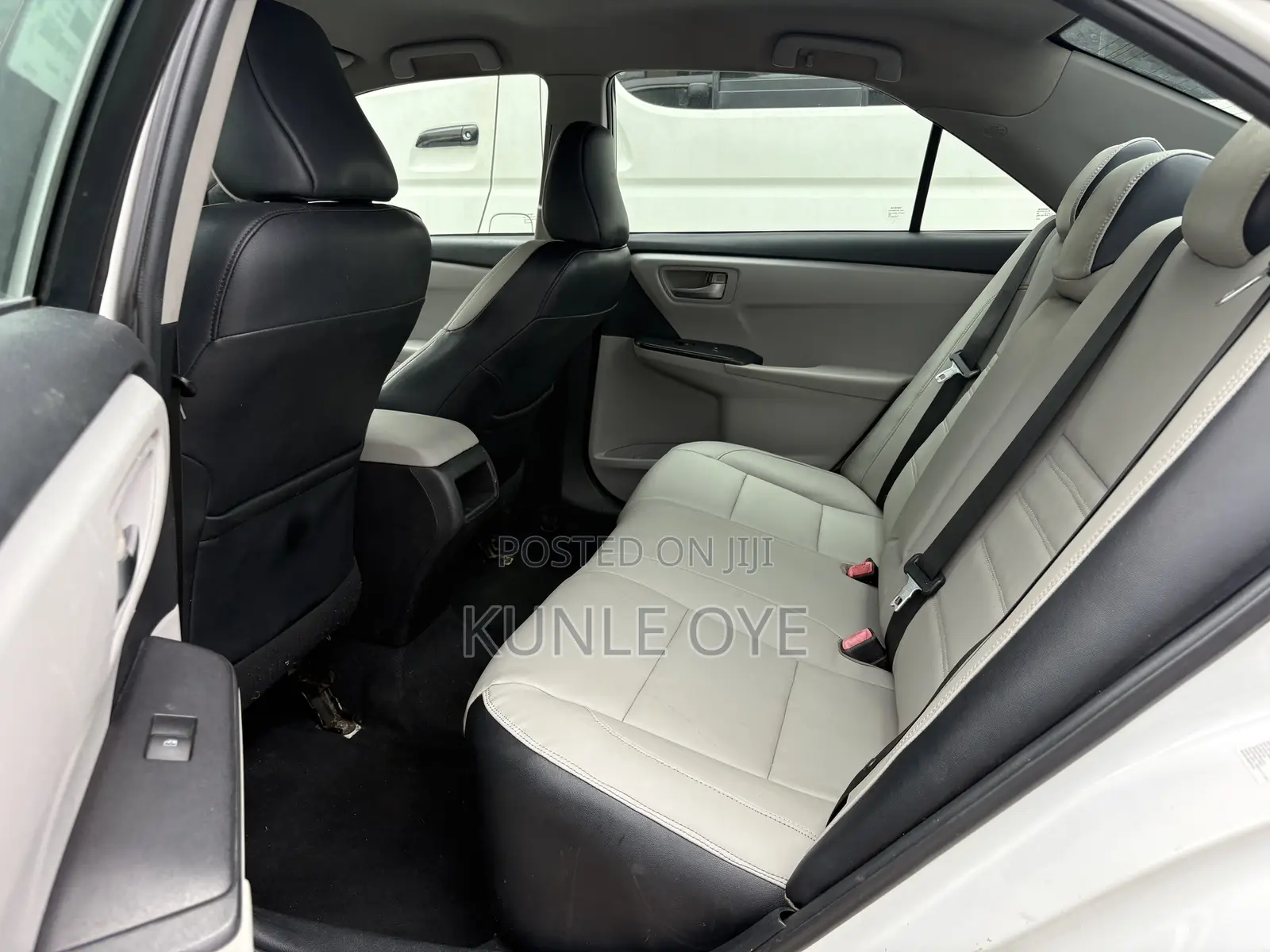 Toyota Camry SE 4dr Sedan (2.5L 4cyl 6A) 2015 White