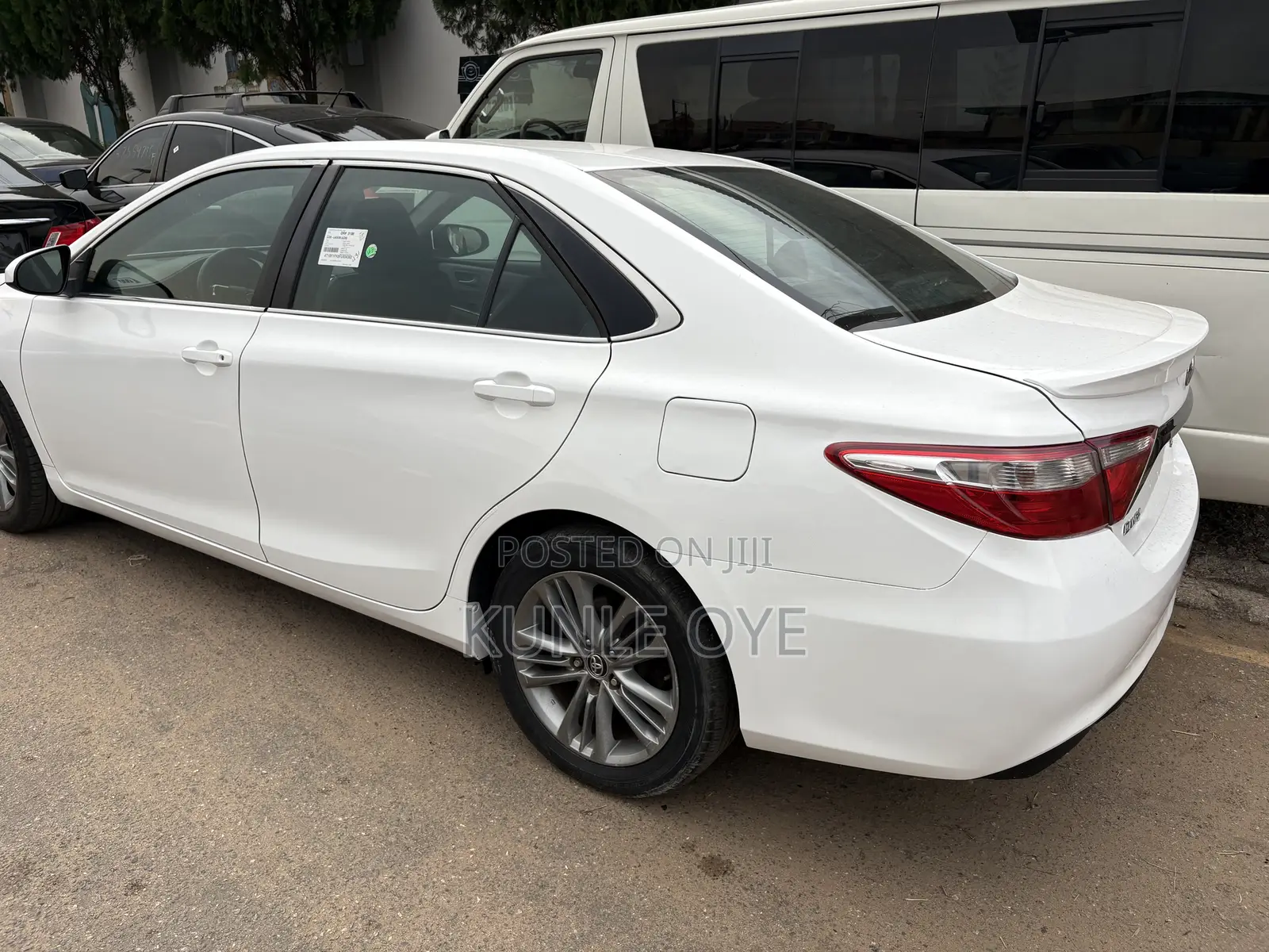Toyota Camry SE 4dr Sedan (2.5L 4cyl 6A) 2015 White