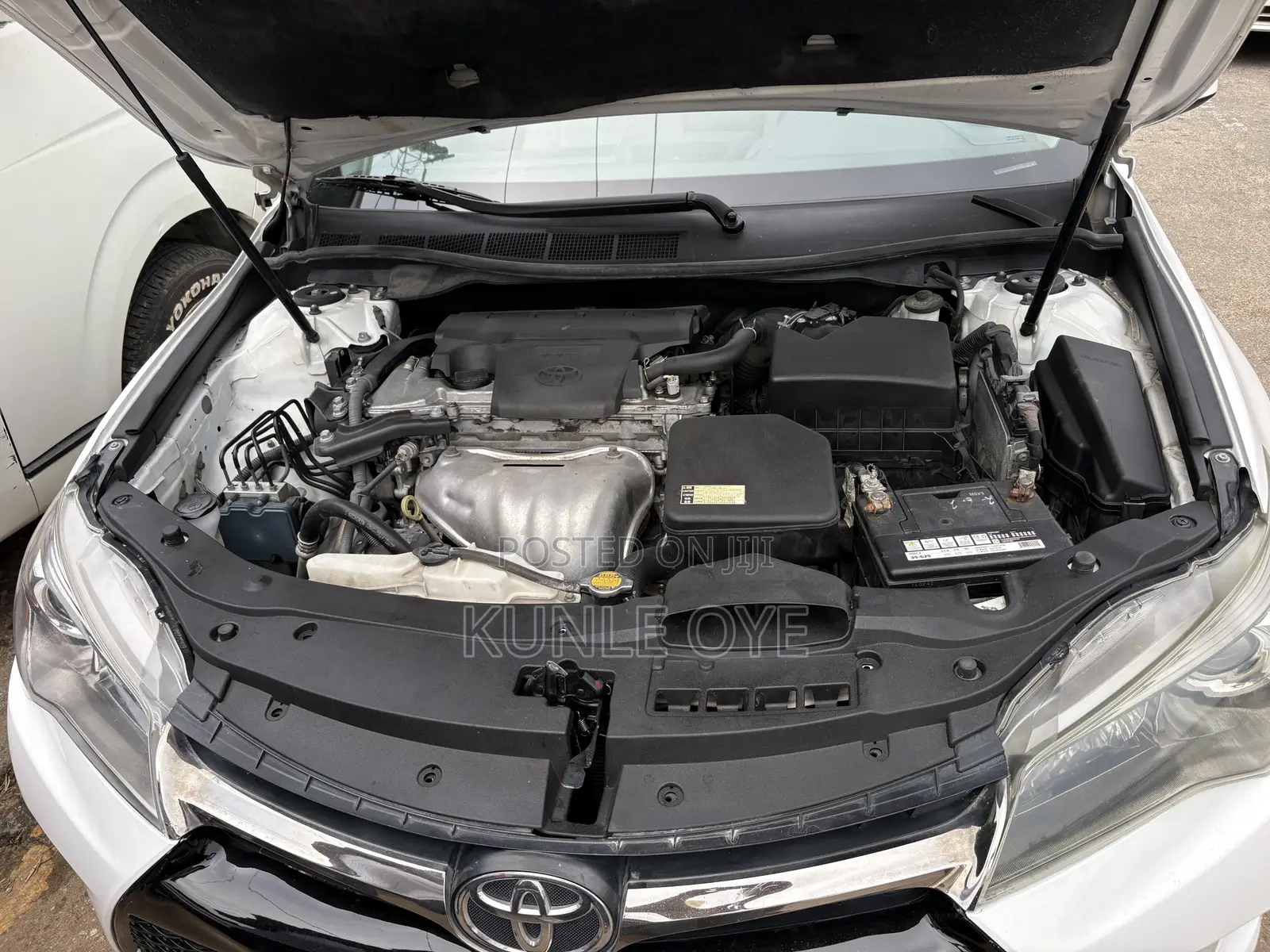 Toyota Camry SE 4dr Sedan (2.5L 4cyl 6A) 2015 White