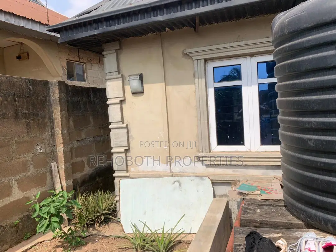 3bdrm Bungalow in Kasumu, Akala Express for sale
