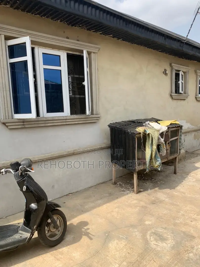 3bdrm Bungalow in Kasumu, Akala Express for sale