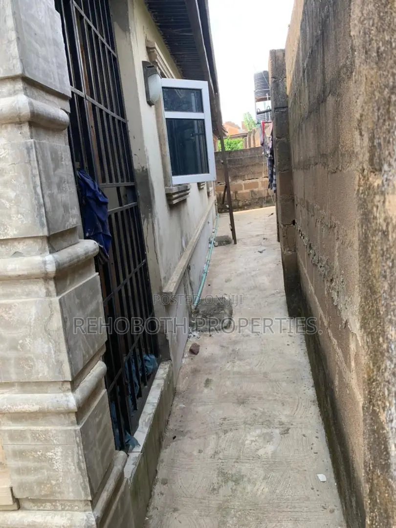 3bdrm Bungalow in Kasumu, Akala Express for sale