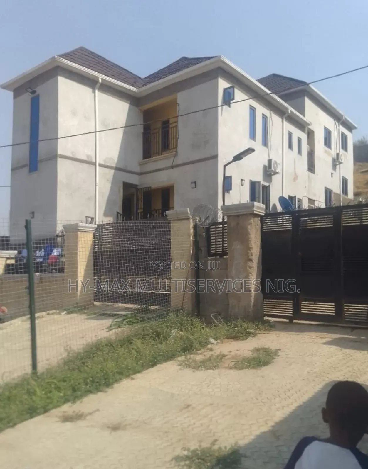8bdrm Block of Flats in Ushafa for sale