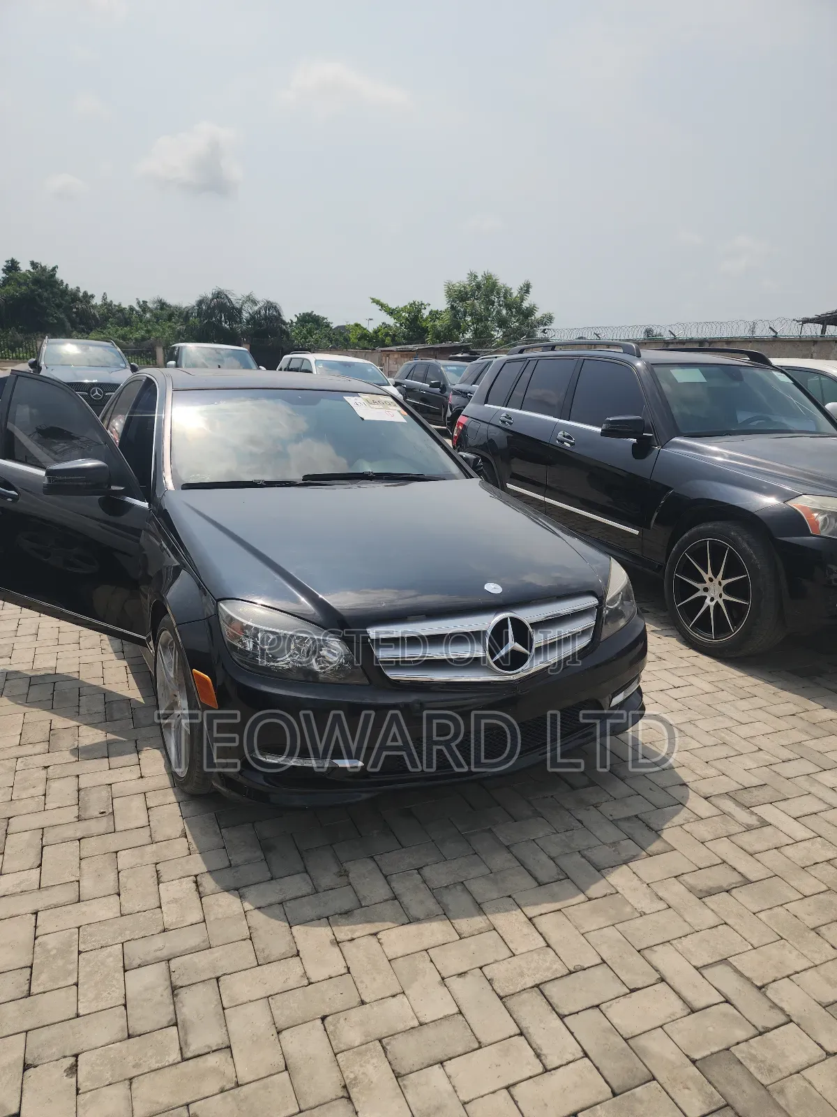 Mercedes-Benz C300 Luxury Sedan RWD (3.0L 6cyl 7A) 2011 Black