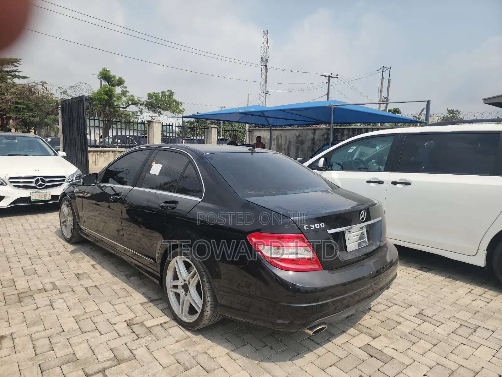 Mercedes-Benz C300 Luxury Sedan RWD (3.0L 6cyl 7A) 2011 Black