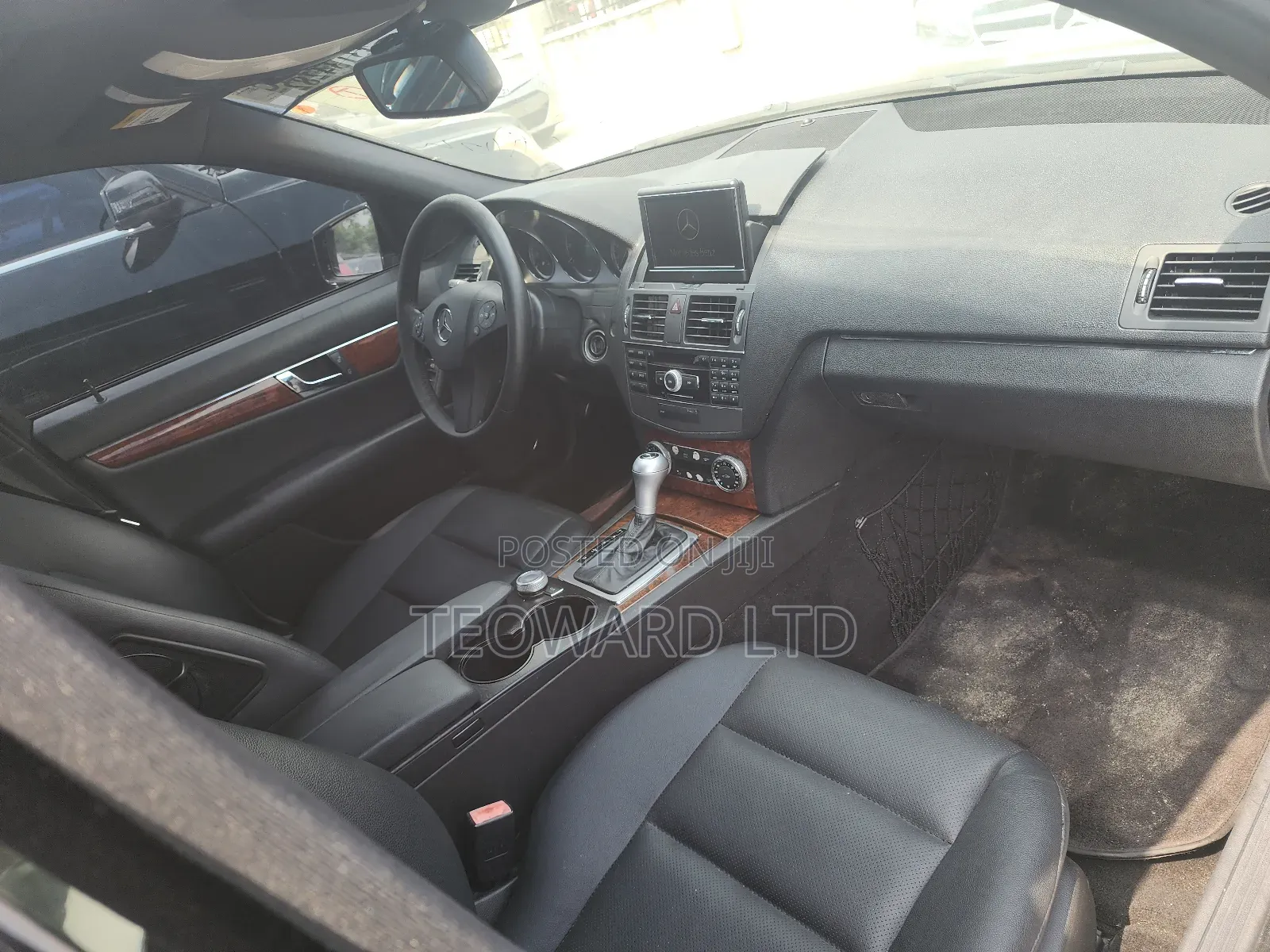 Mercedes-Benz C300 Luxury Sedan RWD (3.0L 6cyl 7A) 2011 Black