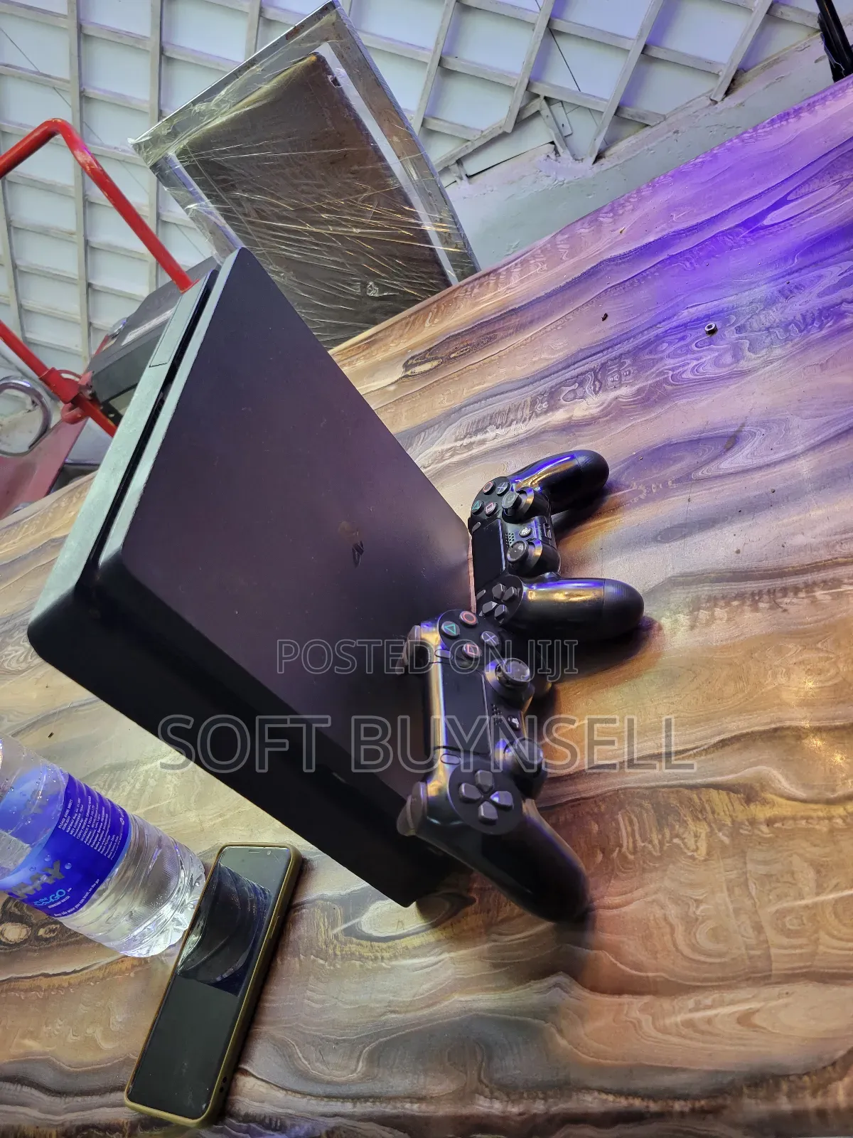 Ps4 Slim. 2pads 7games