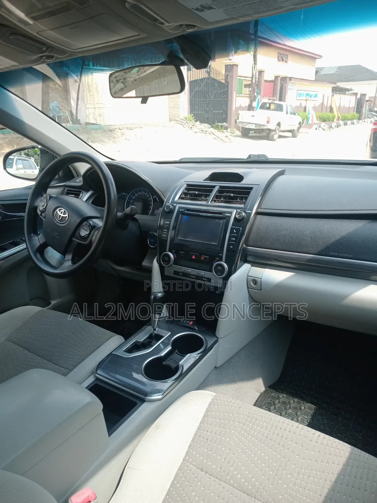 Toyota Camry LE 4dr Sedan w/Prod. End 11/13 (2.5L 4cyl 6A) 2014 White